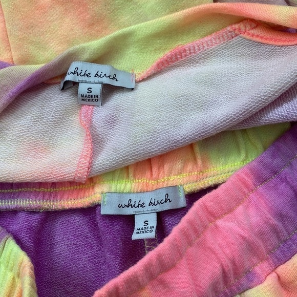 WHITE BIRCH Bright Tie Dye Cold Shoulder Lounge Set With Shorts Casual Comfy Sm - Picture 3 of 3